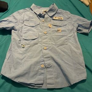 I’m selling a button up short sleeve shirt